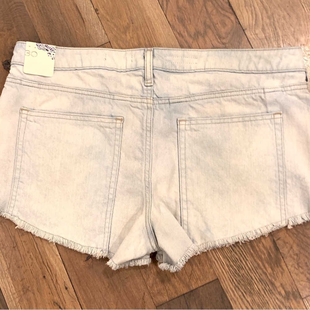 Anthropologie Pilcro Blue Denim Micro Short Frayed Raw Hem Shorts Size 3… - Picture 4 of 9